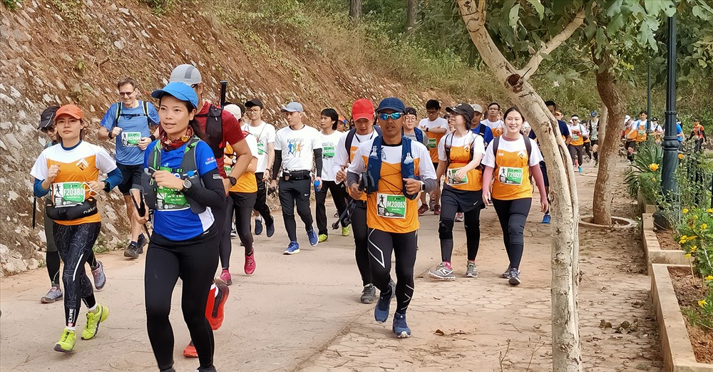 Khởi đầu của các runners.