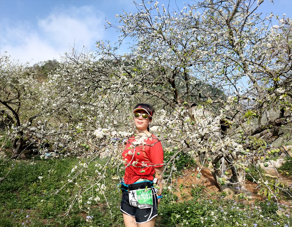 Runners dừng lại chụp ảnh mọi lúc mọi nơi có thể.