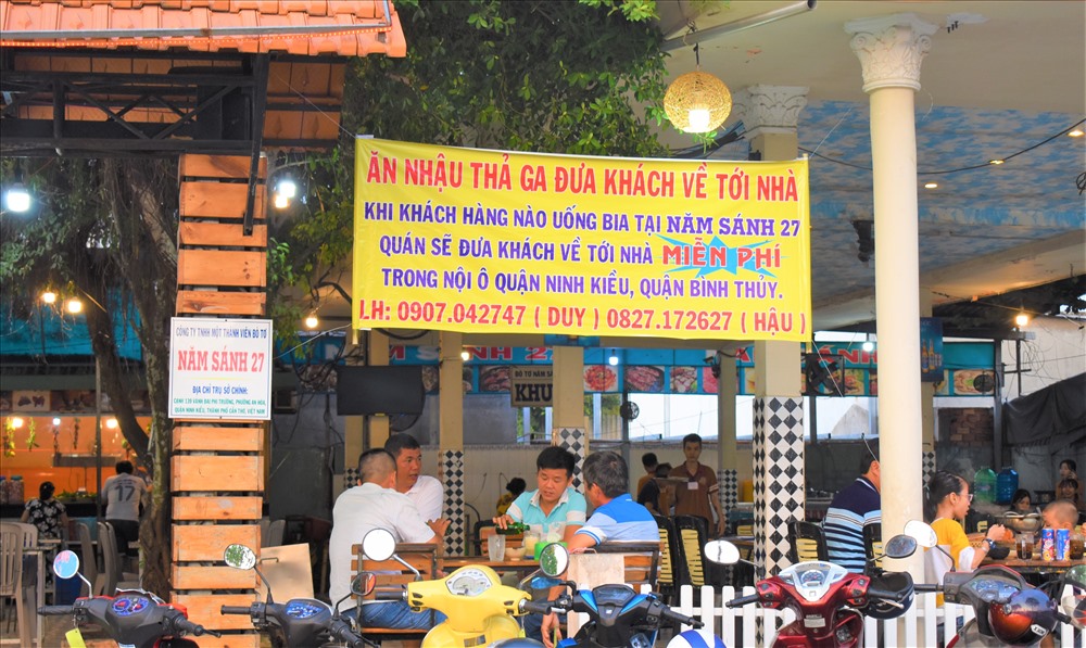 Một quán nhậu treo băng gôn đưa khách về nhà miễn phí