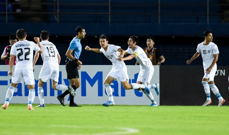 ĐKVĐ U23 Châu Á - U23 Uzbekistan đánh bại U23 Trung Quốc tỉ số 2-0. Ảnh: Sina