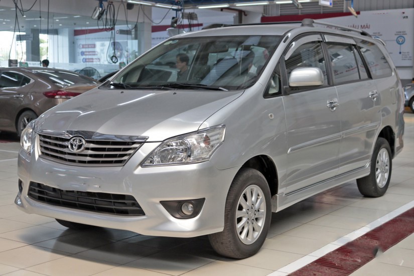 Ch cn b ra v角i chc triu ng, nhng chic xe taxi thanh l c車 th lt x芍c th角nh xe gia 足nh. nh ST.