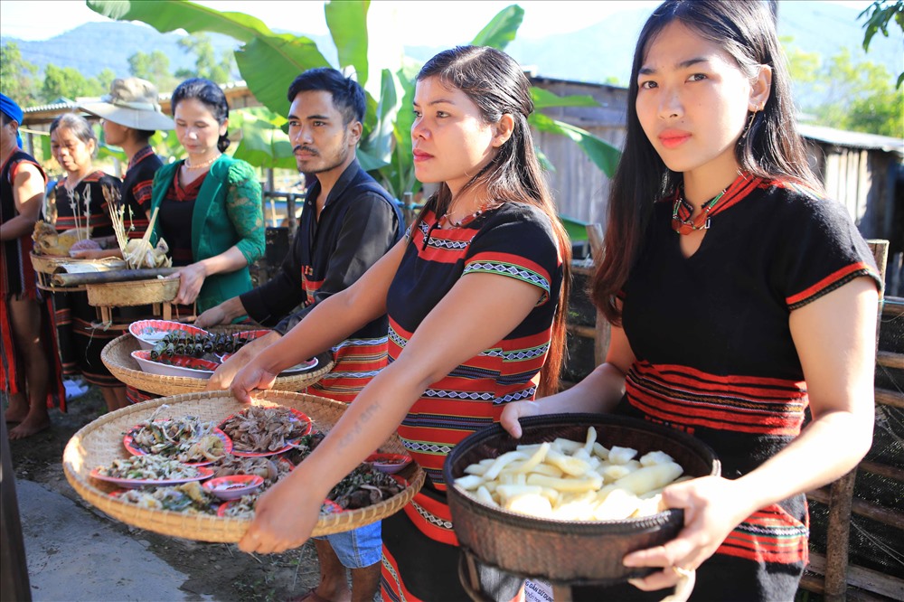 Lễ hội Aza Koond của đồng bào Pa Cô nơi vùng núi A Lưới cũng là một sản phẩm du lịch cộng đồng đáng để du khách trải nghiệm.