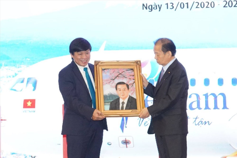 Phó Chủ tịch HĐQT Vietjet Nguyễn Thanh Hùng cảm ơn các cơ quan chính phủ hai nước đã ủng hộ Vietjet trong hành trình mở rộng mạng bay.