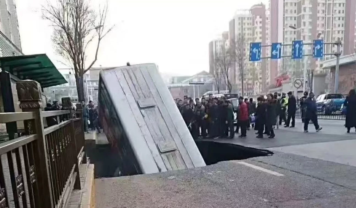Hiện trường hố tử thần ở Tây Ninh. Ảnh: Weibo