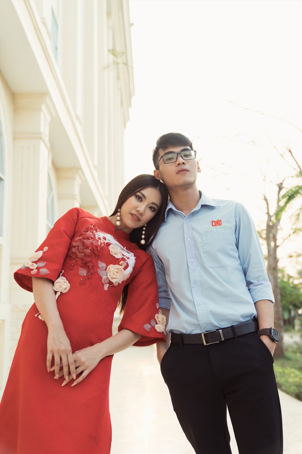 Trong những ngày Á hậu Kim Duyên về quê nhà, đi theo “tháp tùng” cùng cô chính là cậu em trai sinh năm 2000, hiện đang sống cùng Kim Duyên ở Thành phố Hồ Chí Minh. Ảnh: Sang Đào.