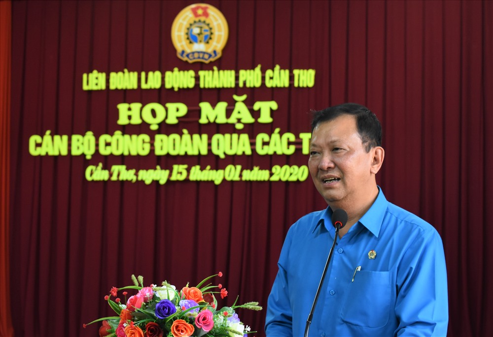 Chủ tịch LĐLĐ TP.Cần Thơ Trần Văn Tám tại buổi gặp mặt cán bộ công đoàn qua các thời kỳ. Ảnh: Thành Nhân