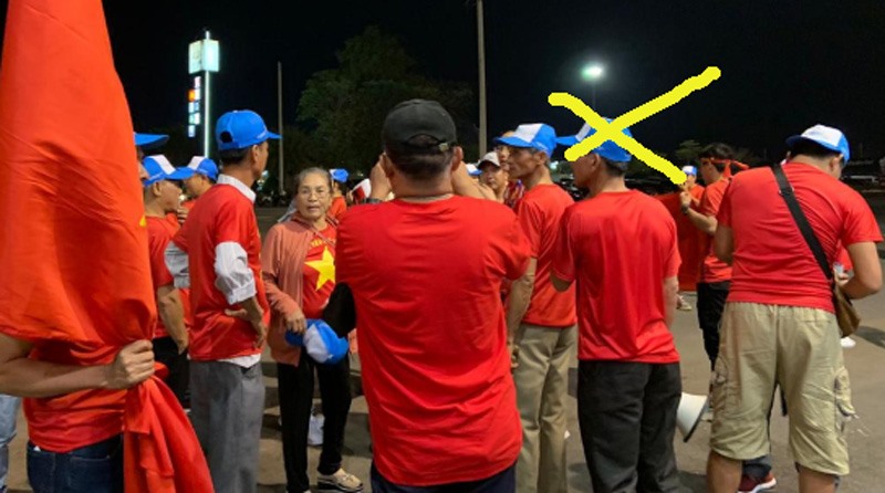 Các cổ động viên cần có nhận thức đúng về quyền thương mại của Giải để bảo vệ quyền lợi chính đáng của mình. Ảnh: VFF