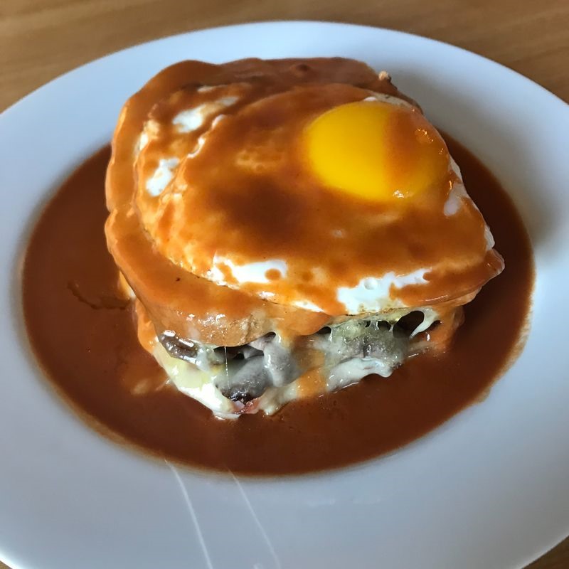 Món Francesinha. Ảnh: Bloomberg.