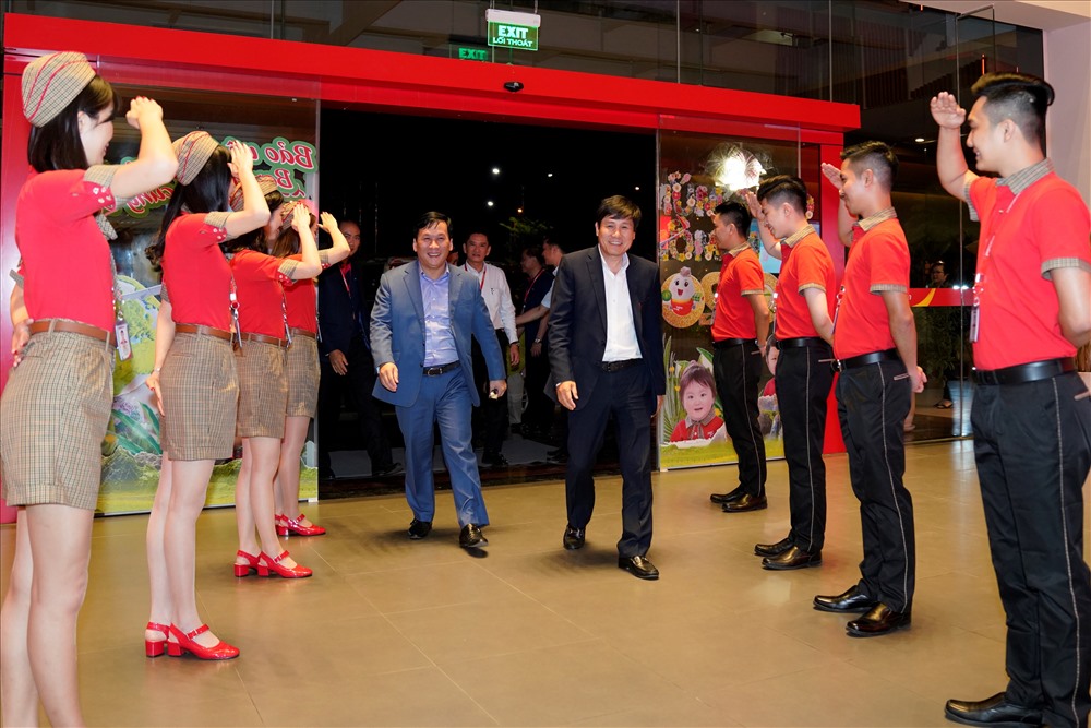 Vietjet chào đón Cục trưởng Đinh Việt Thắng thăm Học viện Hàng không.