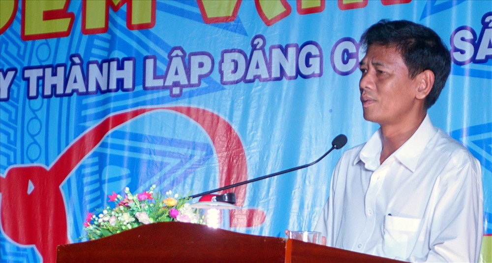 Đồng chí Lâm Văn Mẫn, Phó Bí thư, Chủ tịch HĐND tỉnh Sóc Trăng chia sẻ khó khăn của công nhân, chúc công nhân có cái tết vui tươi, an lành (ảnh Nhật Hồ)