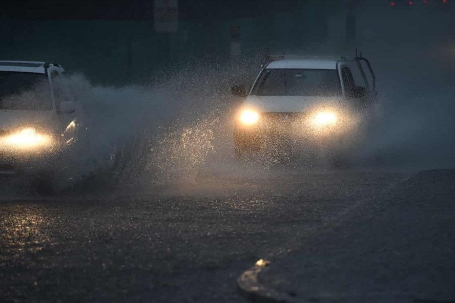 Vừa cháy rừng, Australia vừa gánh mưa, lũ quét "trăm năm có một"