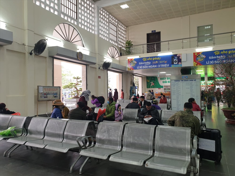 Phòng chờ bến xe Giáp Bát vắng vẻ, đìu hiu.