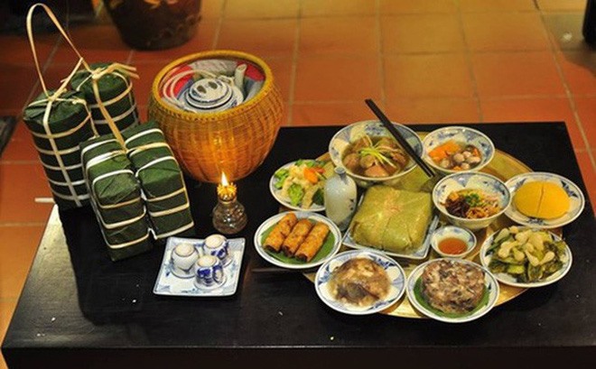 Nên cúng Giao thừa ngoài trời trước, rồi mới tới trong nhà. Ảnh: ST.