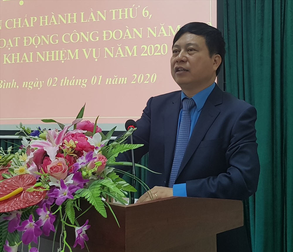 Đồng chí Vũ Anh Đức, Ủy viên Đoàn chủ tịch, Trưởng Ban Tổ chức Tổng LĐLĐ Việt Nam phát biểu tại hội nghị. Ảnh: NT