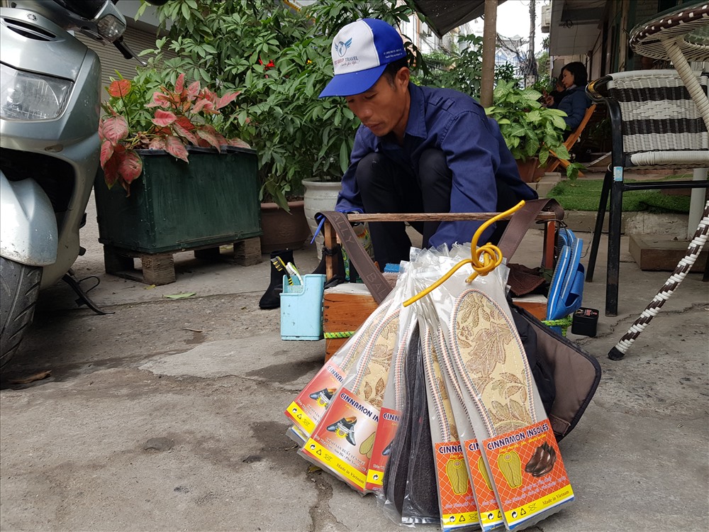 Ông Hưởng cho biết, những ngày cuối năm khách càng đông nên phải tranh thủ.