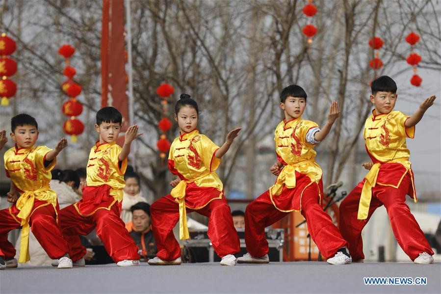 Hình ảnh biểu diễn văn hoá dân gian chào đón Tết Nguyên ...