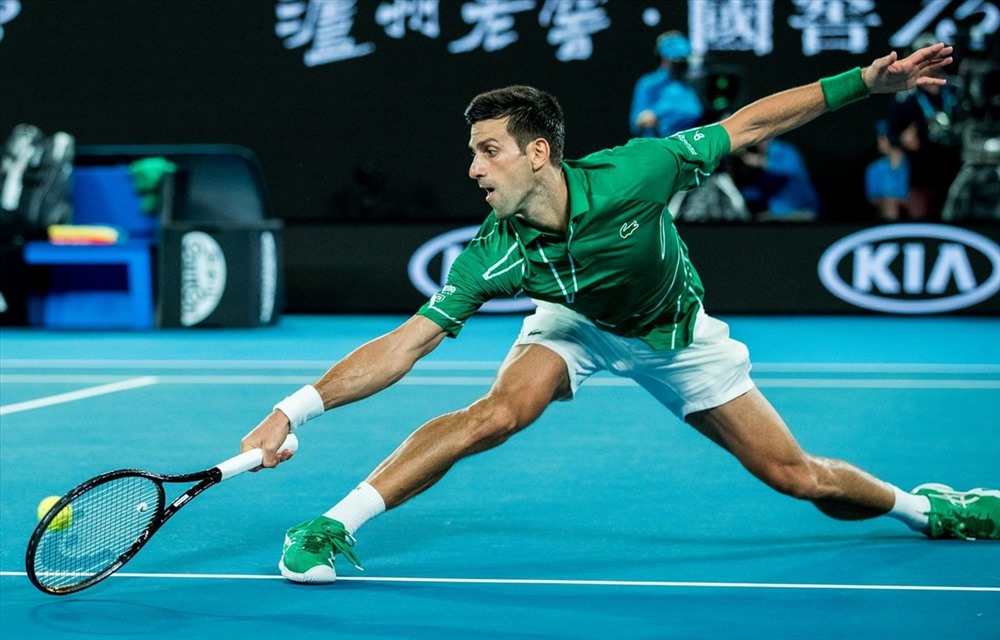 Djokovic gặp khó ngay từ vòng 1. Ảnh: Getty.