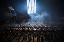 Cá kho làng Vũ Đại thơm ngon, sẵn sàng cho hàng trăm mâm cơm dịp Tết
