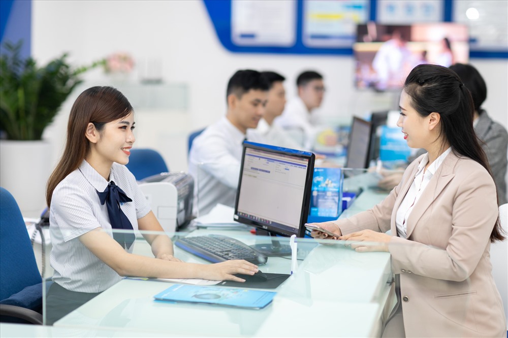 Các nhà mạng tung ra các ưu đãi khủng để phục vụ khách hàng dịp Tết.
