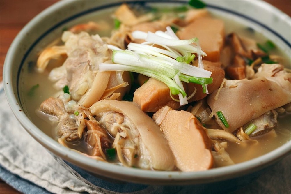 Hãy từ chối khéo lời mời gắp măng cho bạn