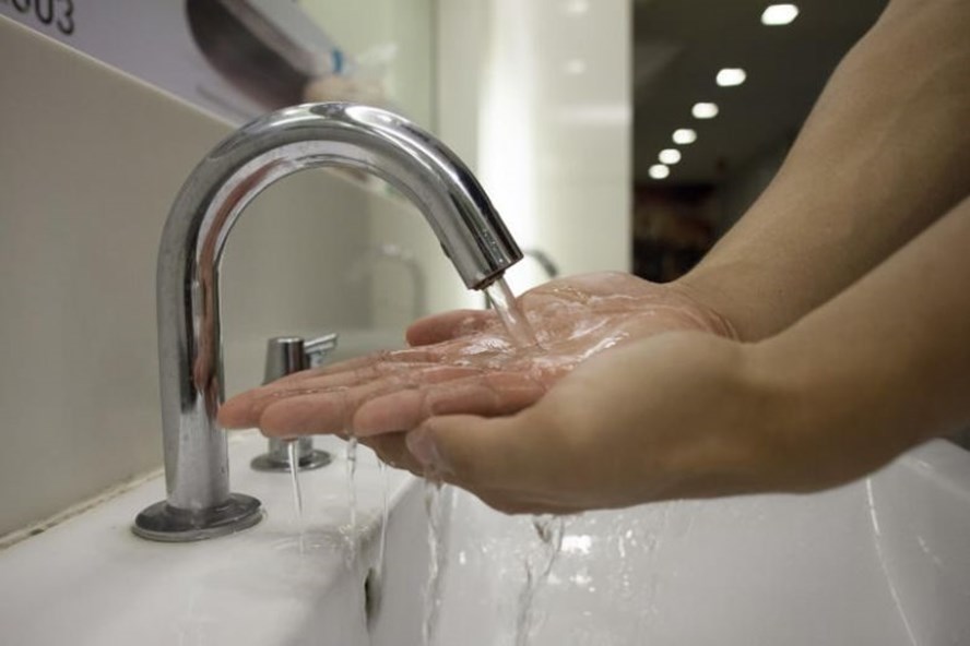Cách tự bảo vệ khi virus viêm phổi lạ Trung Quốc lây từ người sang người