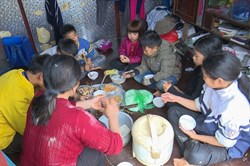 Ngày 28 Tết của những đứa trẻ ở gia đình đông con nhất Hà Nội