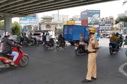 Những cái "mất" của lực lượng CSGT trong ngày Tết mà ít được ai biết đến