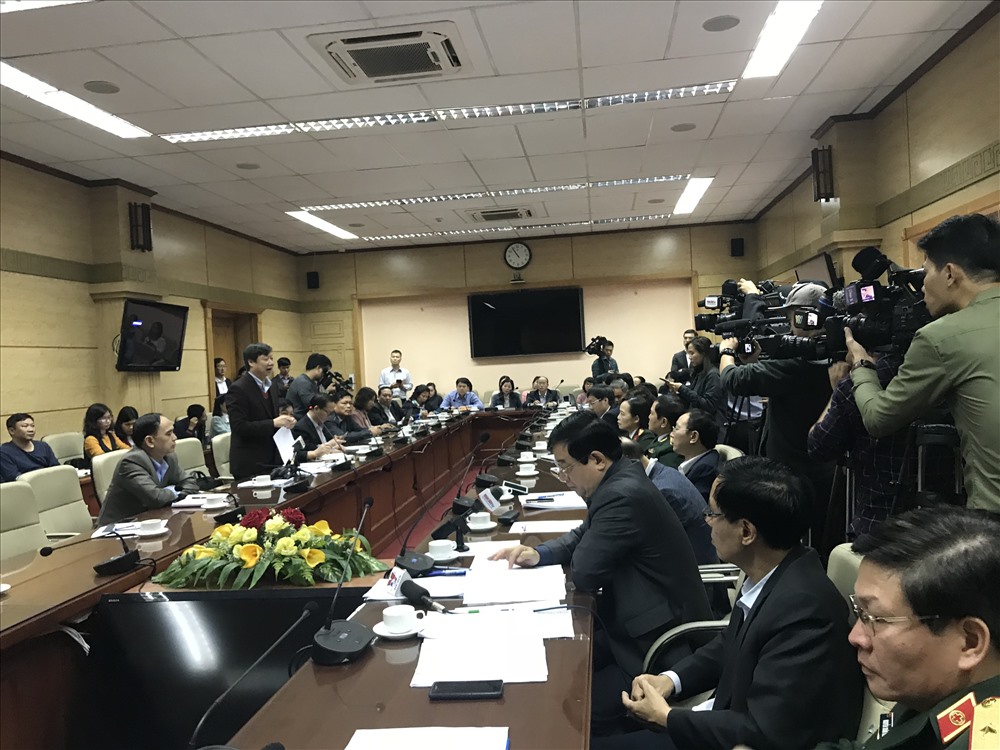 Cuộc họp khẩn được phóng viên quan tâm, tham gia khá đông dù 30 Tết. Ảnh: Thuỳ Linh