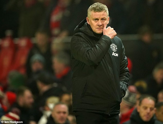 Solskjaer đang nhận được rất ít tín nhiệm từ các CĐV Man United. Ảnh: Daily Mail.
