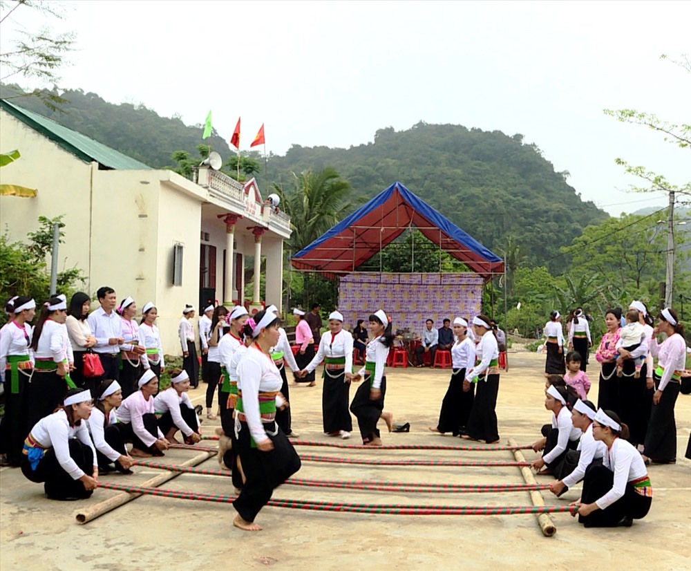 Ngoài hát Sắc bùa thì một số tiết mục khác như múa sập cũng được thể hiện trong ngày Tết. Ảnh: NT