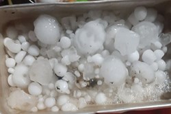 Mưa đá gây thiệt hại ở Bắc Kạn, cần 39 tỉ đồng để lợp lại mái nhà