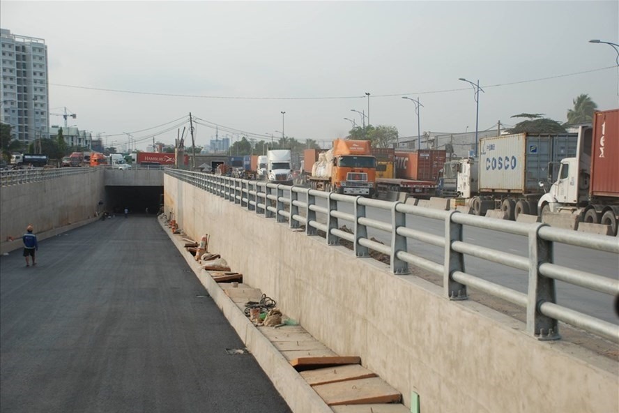 Nút giao thông Mỹ Thuỷ (giai đoạn 2) kỳ vọng giải quyết tình trạng kẹt xe nghiêm trọng ở khu vực ra vào cảng Cát Lái, quận 2. Ảnh M.Q.