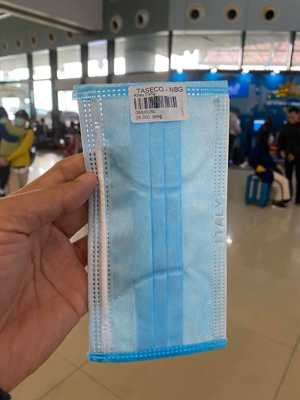 Hình ảnh chiếc khẩu trang 35.000 đồng gây tranh cãi.