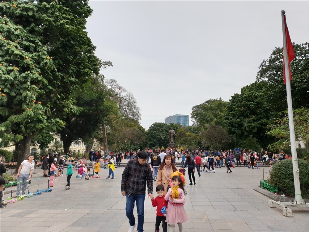 Quang ảnh Hồ Gươm ngày Tết.