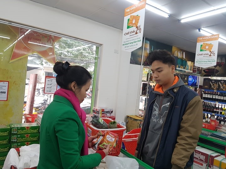 Các siêu thị đồng loạt bán hàng trở lại.