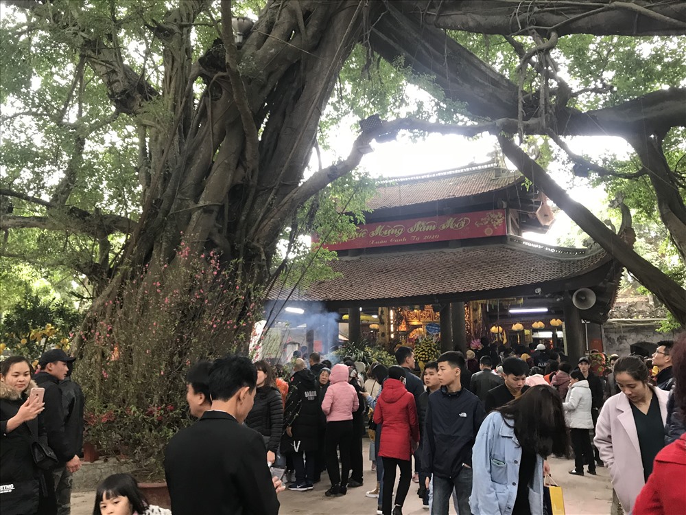 Đền Mẫu thu hút rất đông du khách về tìm hiểu văn hóa Phố Hiến.