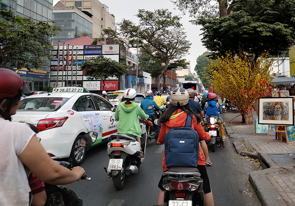 Taxi truyền thống có quyền lựa chọn đeo “mào” hoặc dán phù hiệu (ảnh:PK).