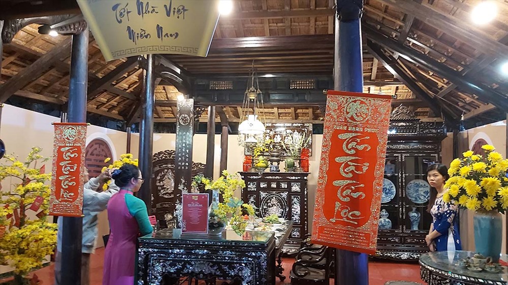 không gian gia đình ngày tết của ba miền đất nước Bắc – Trung - Nam được tái hiện qua các ngôi nhà cổ. Ảnh: QUỲNH NHƯ
