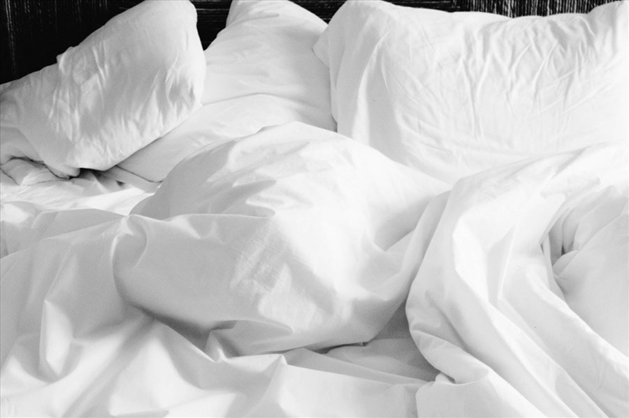 Đồ đạc vải nên được giặt ở nhiệt độ cao để diệt vi khuẩn. Ảnh: AO.