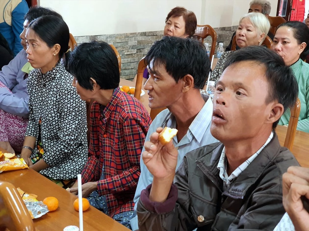 Nghe gọi tên, vẫn vô tư ngồi chờ (ảnh Nhật Hồ)