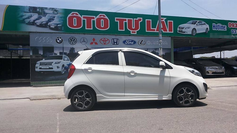 Hiện nay, có rất nhiều công ty cho thuê xe tự lái. Tuy nhiên, bạn nên ưu tiên thuê xe khu vực gần nhà để tiện cho việc di chuyển. Ảnh ST.