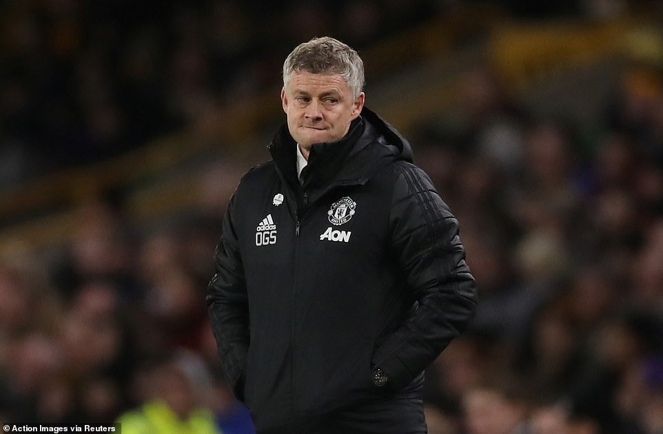 HLV Solskjaer chẳng thể hài lòng với màn trình diễn của Man United. Ảnh: Reuters