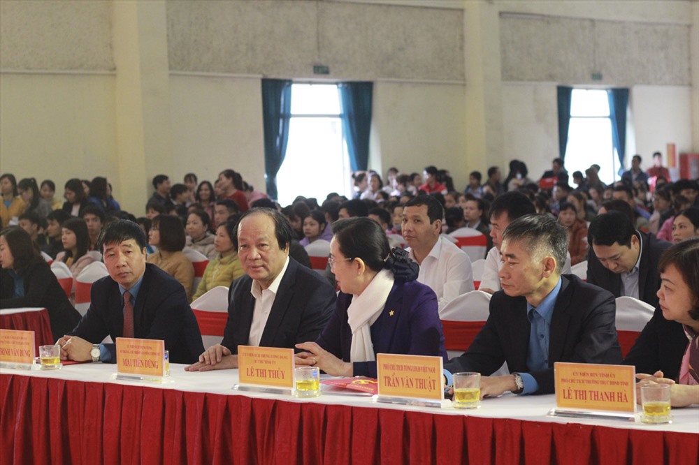 Các đại biểu tham dự chương trình Tết Sum vầy 2020 với chủ đề “Mừng xuân, ơn Đảng” tại Hà Nam.