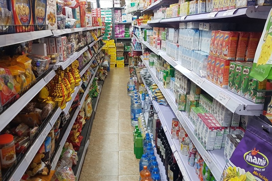 Sáng 5.1.2020, tại nhiều siêu thị mini, không khí mua bán trầm lắng. Ảnh: Kh.V