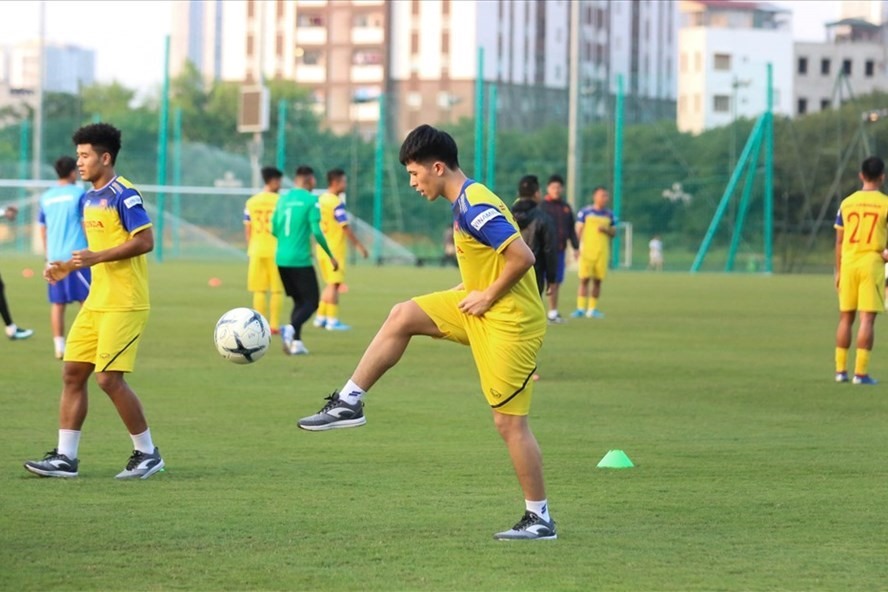 Khả năng chơi bóng đầu óc, phán đoán tình huống, lì lợm là điểm mạnh của Đình Trọng. Ảnh: HOÀI THU