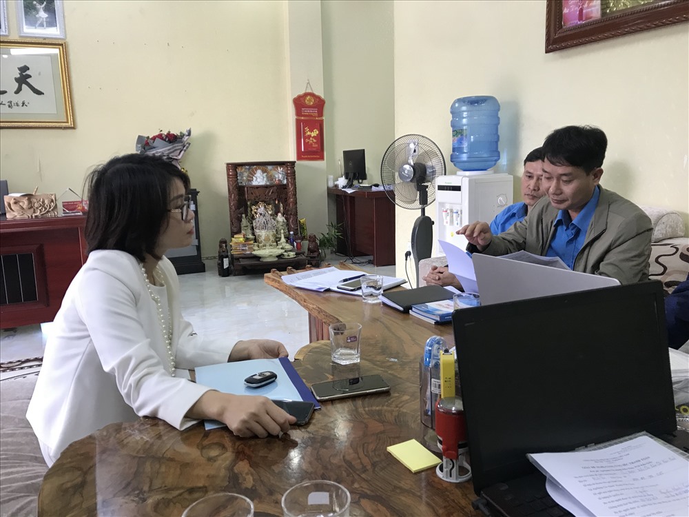 Liên đoàn Lao động huyện Kiến Thụy làm việc với lãnh đạo doanh nghiệp về giải quyết chế độ người lao động. Ảnh PV