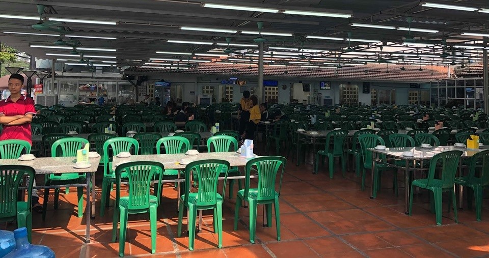 Trong khi đó, trước đây, khu vực này luôn ồn ào, náo nhiệt về đêm. Không khí ăn nhậu rầm rộ từ tối đến mờ sáng hôm sau.
