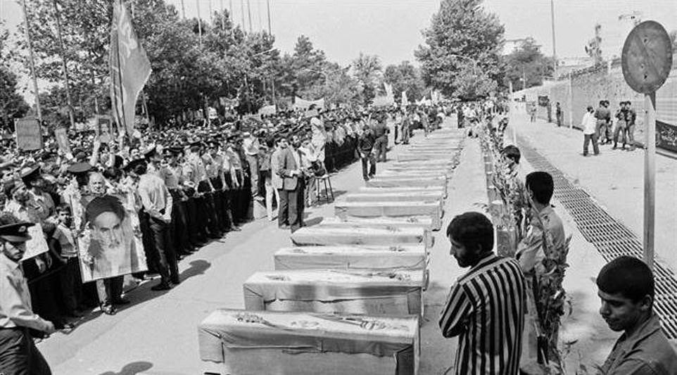290 người thiệt mạng khi tên lửa Mỹ bắn hạ máy bay IR655 của Iran, tháng 7.1988. Ảnh: Getty Images