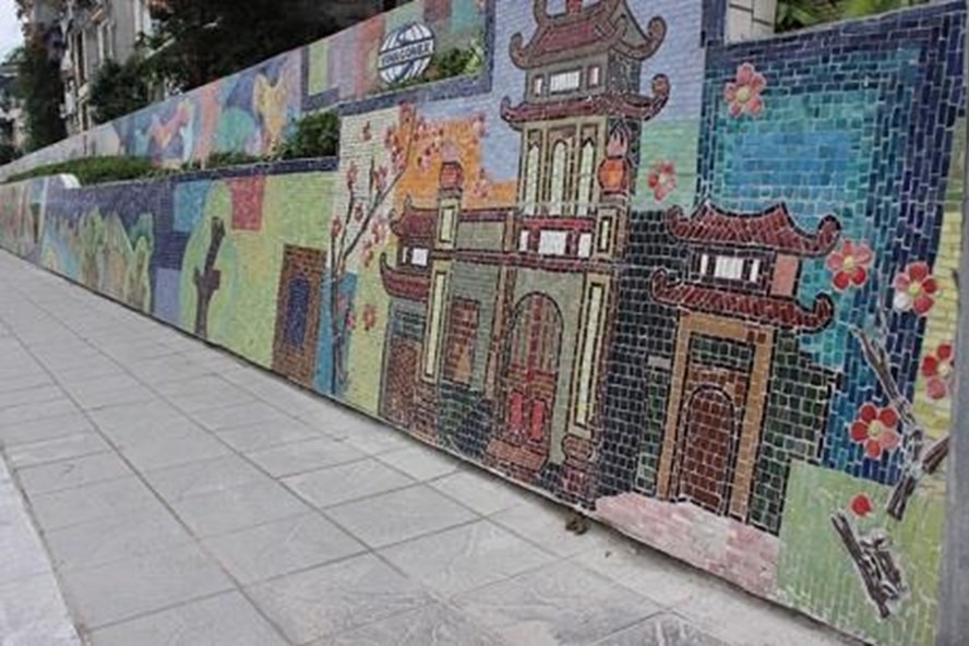 Con đường gốm sứ đã góp phần làm Hà Nội mang vẻ đẹp thanh lịch hơn. Ảnh: PV