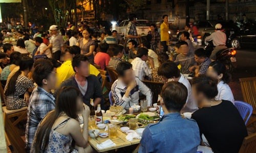 Bợm nhậu miền Tây ở vùng quê, biết nhưng chưa sợ (ảnh Nhật Hồ)